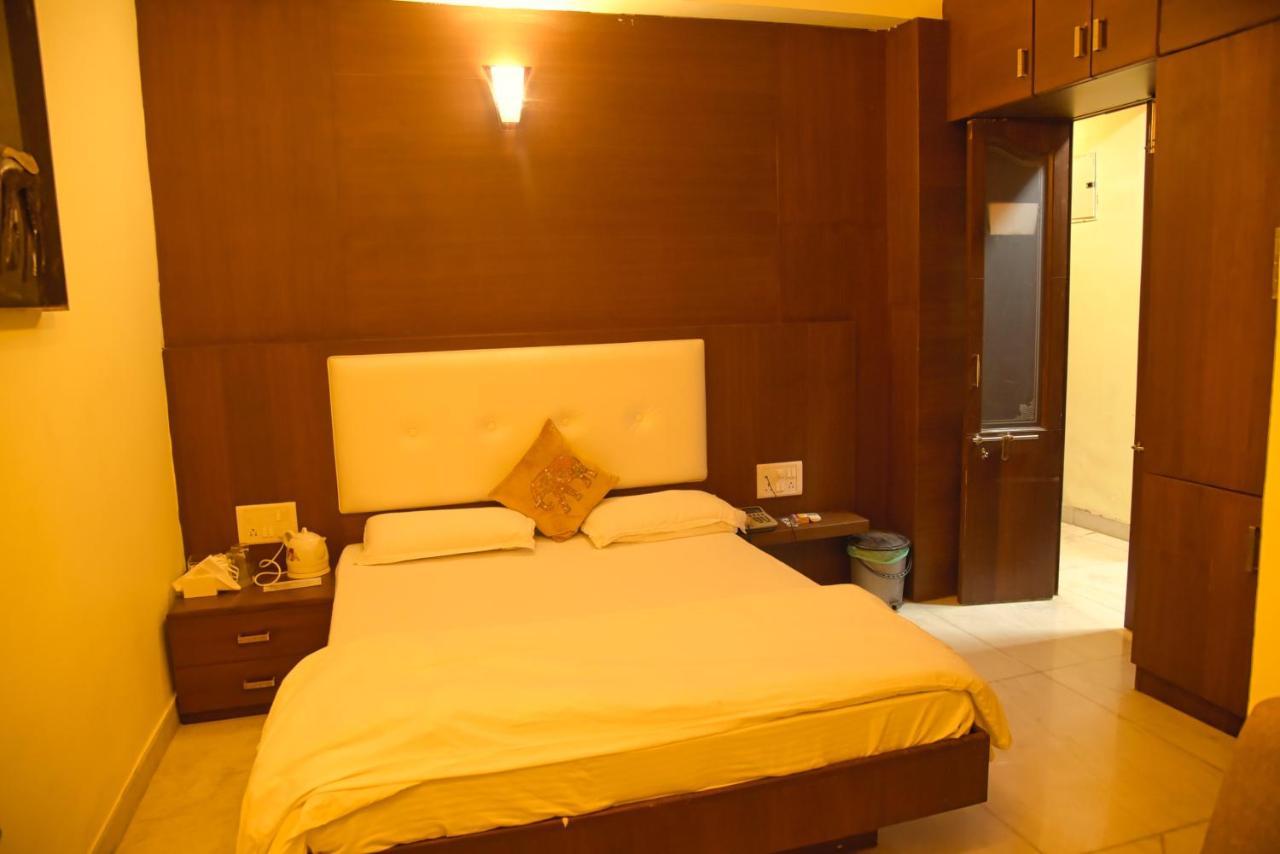 Royal Palms Luxury Service Apartment ナーグプル エクステリア 写真