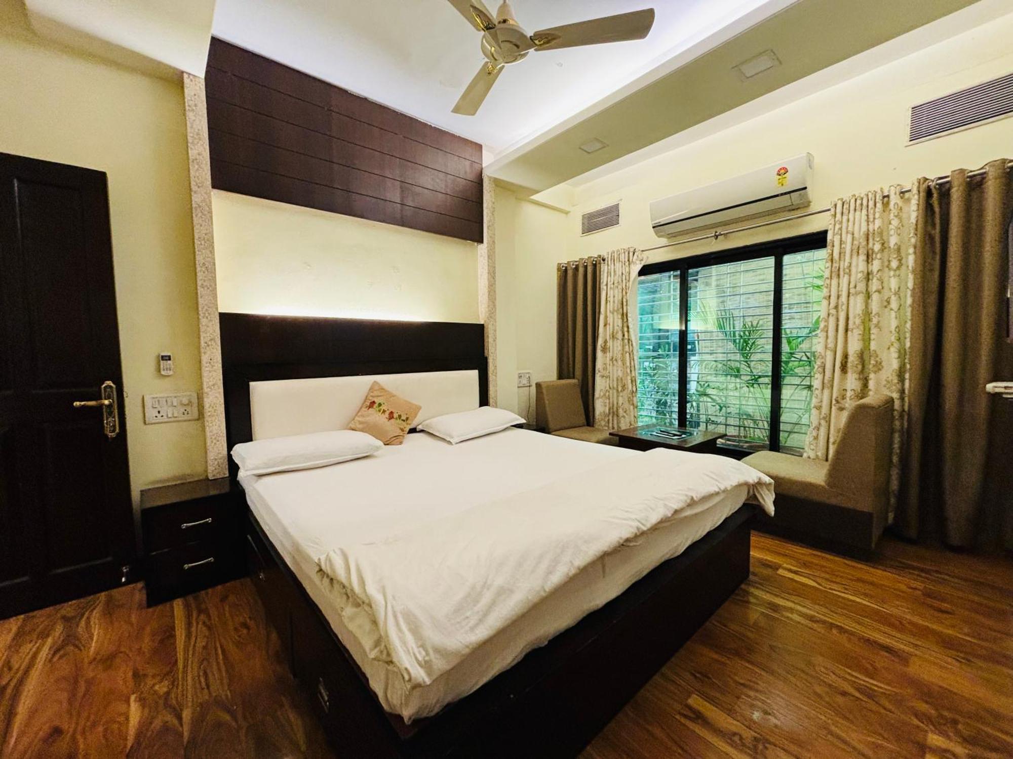 Royal Palms Luxury Service Apartment ナーグプル エクステリア 写真