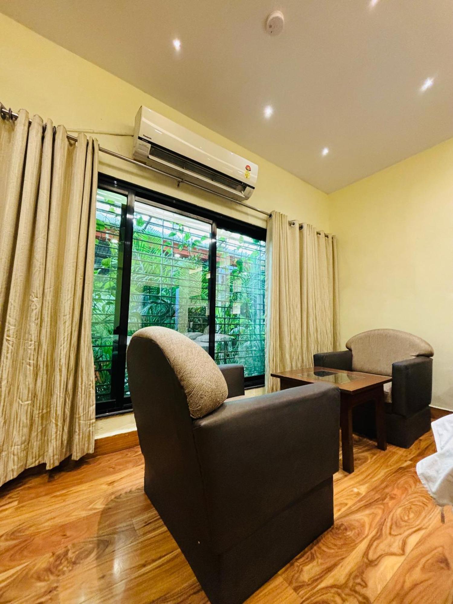 Royal Palms Luxury Service Apartment ナーグプル エクステリア 写真