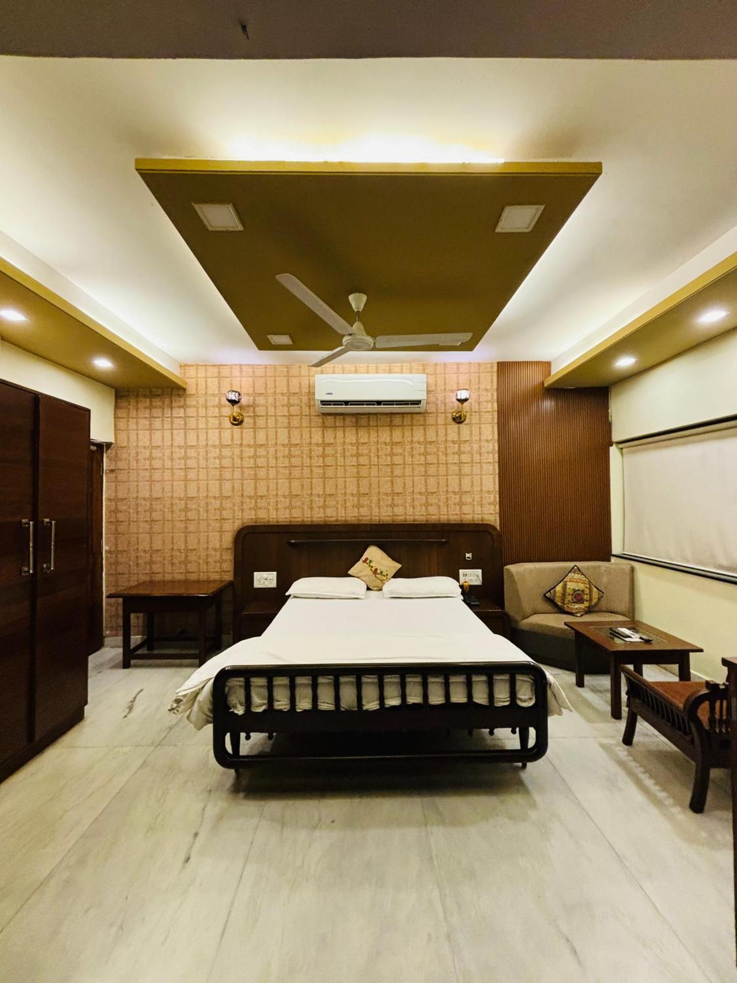 Royal Palms Luxury Service Apartment ナーグプル エクステリア 写真