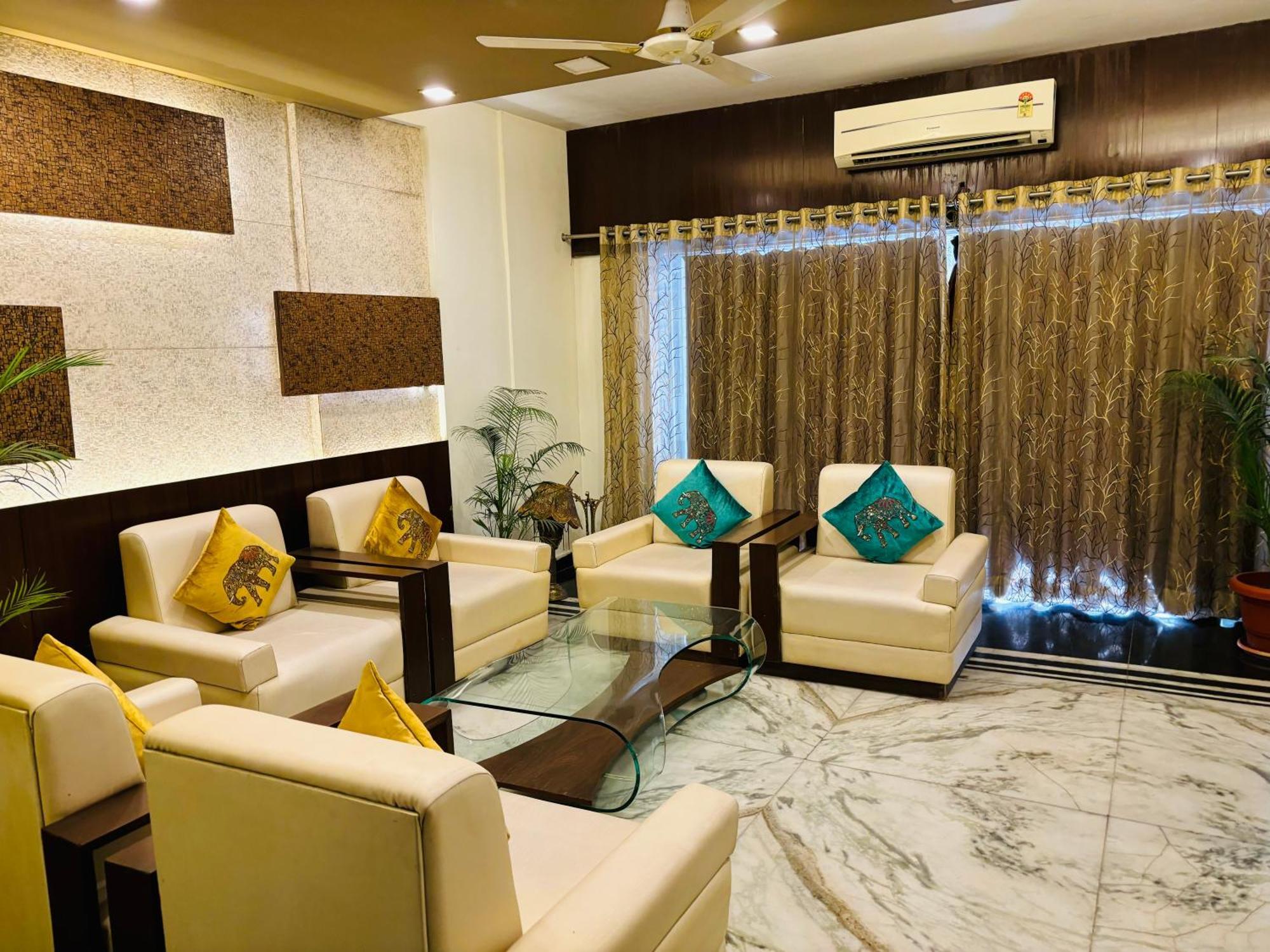 Royal Palms Luxury Service Apartment ナーグプル エクステリア 写真