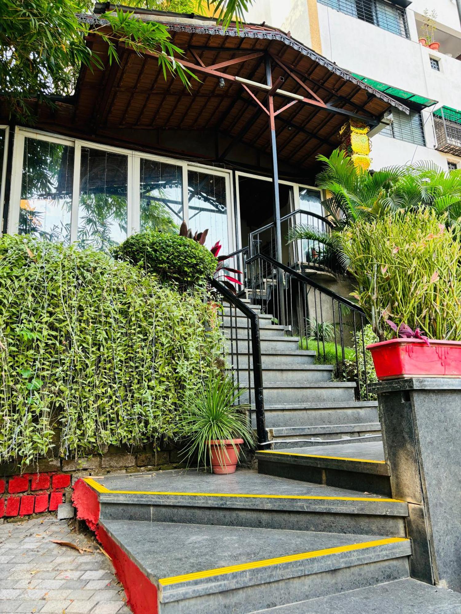 Royal Palms Luxury Service Apartment ナーグプル エクステリア 写真