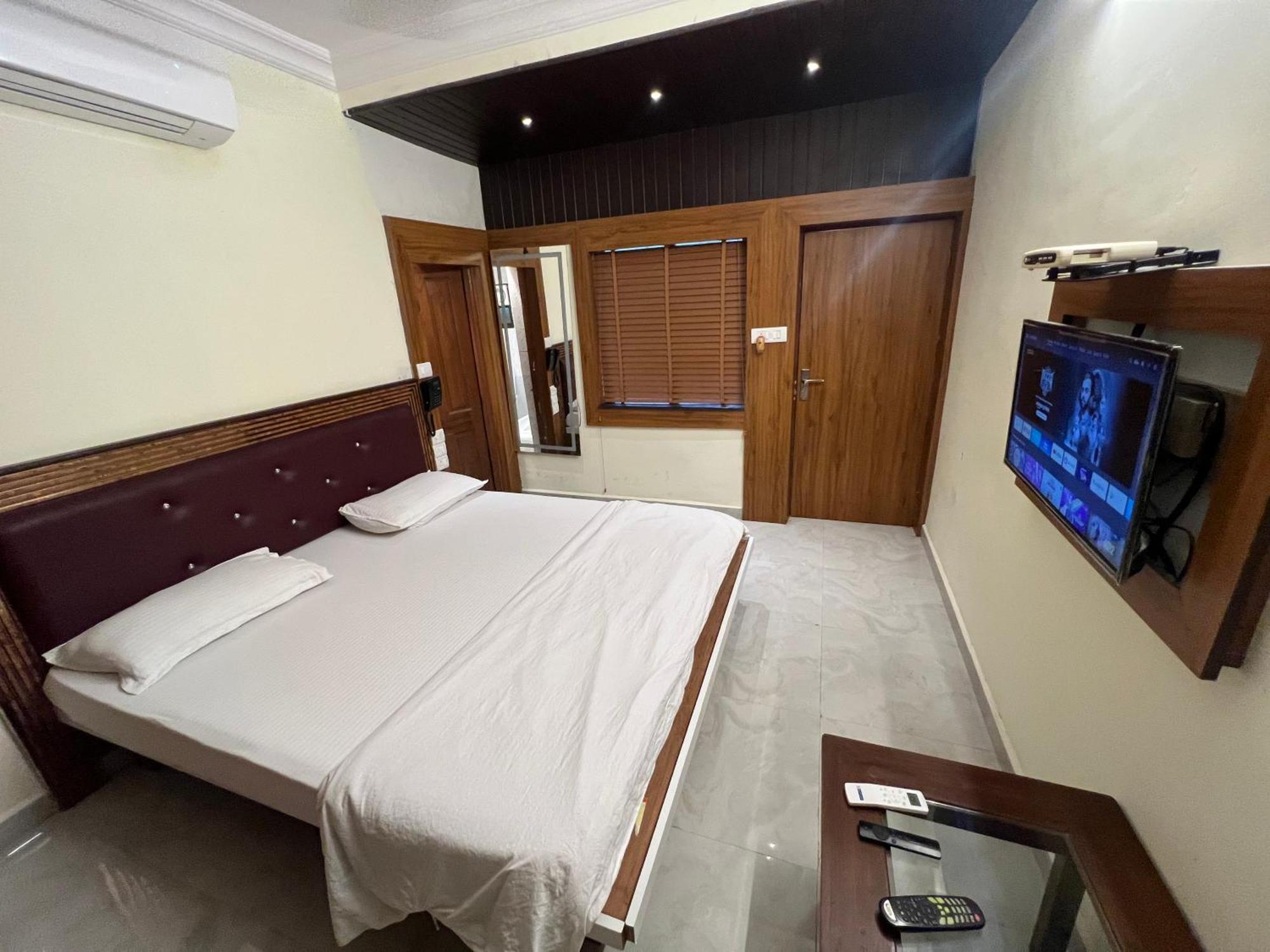 Royal Palms Luxury Service Apartment ナーグプル エクステリア 写真