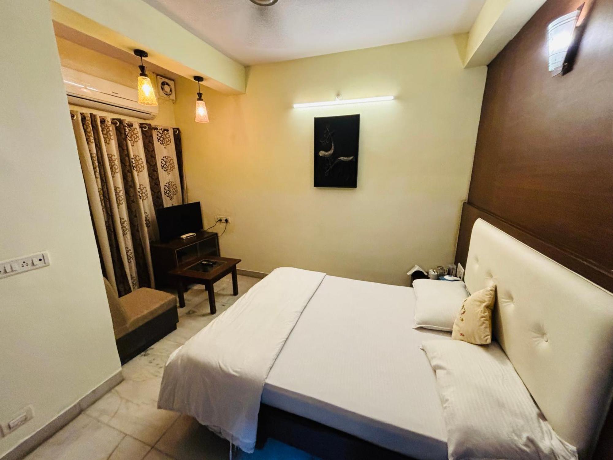 Royal Palms Luxury Service Apartment ナーグプル エクステリア 写真