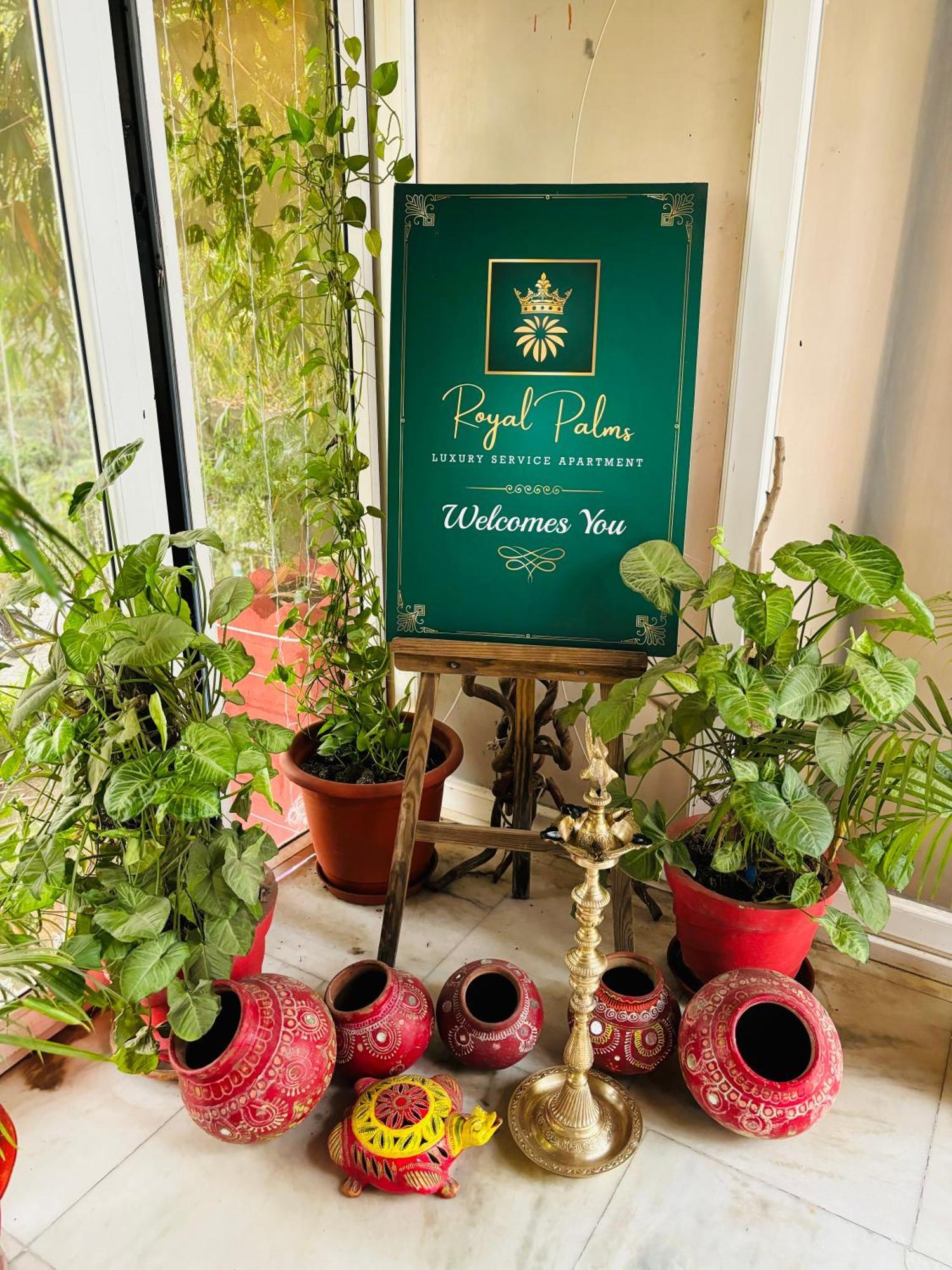 Royal Palms Luxury Service Apartment ナーグプル エクステリア 写真
