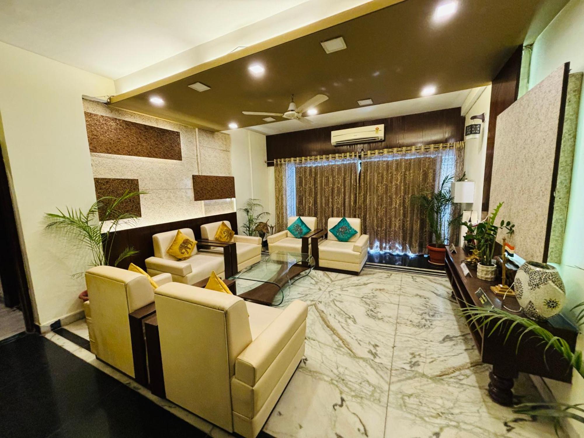 Royal Palms Luxury Service Apartment ナーグプル エクステリア 写真